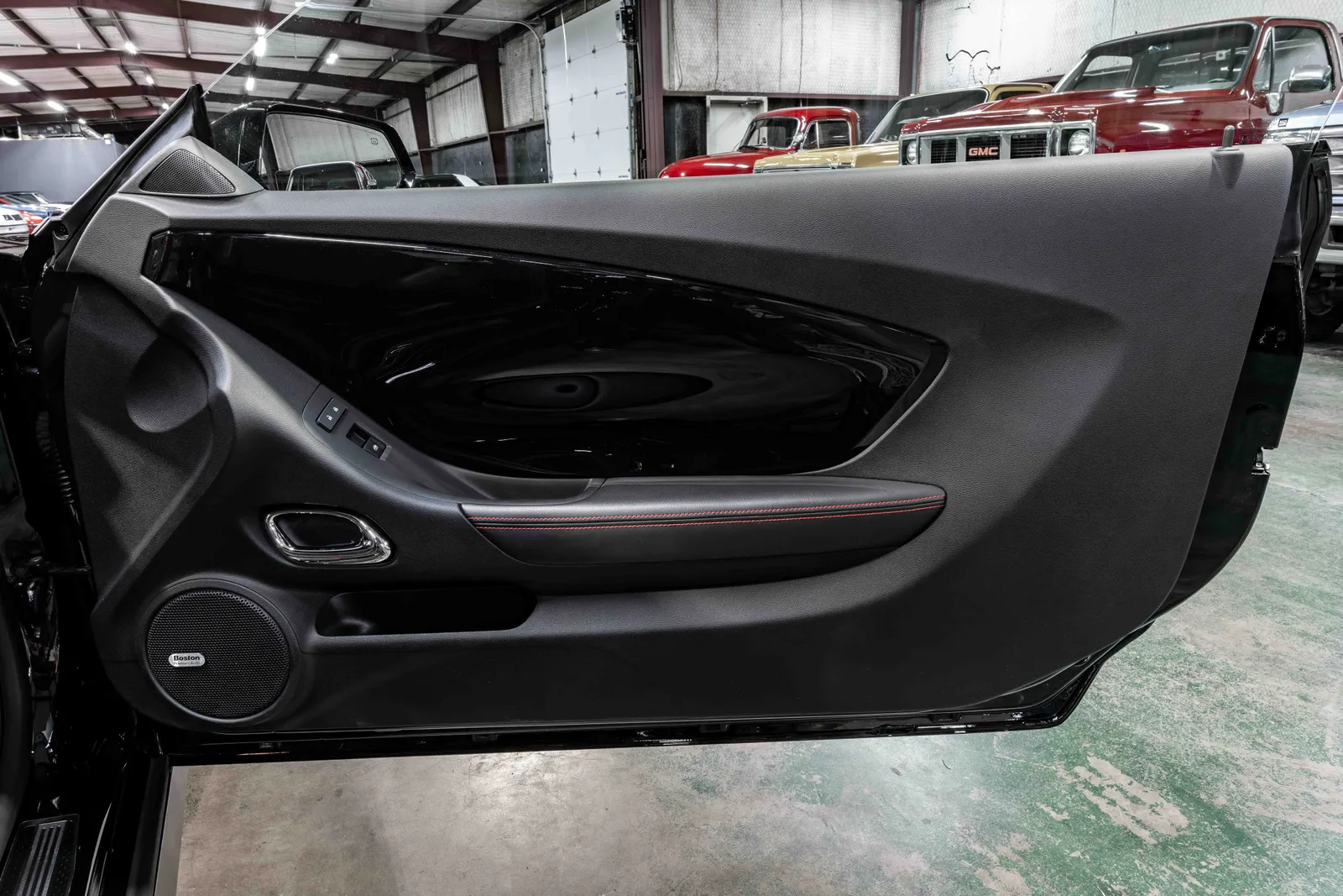 19_2012-Chevrolet-Camaro ZL1-Black-80024212.jpg